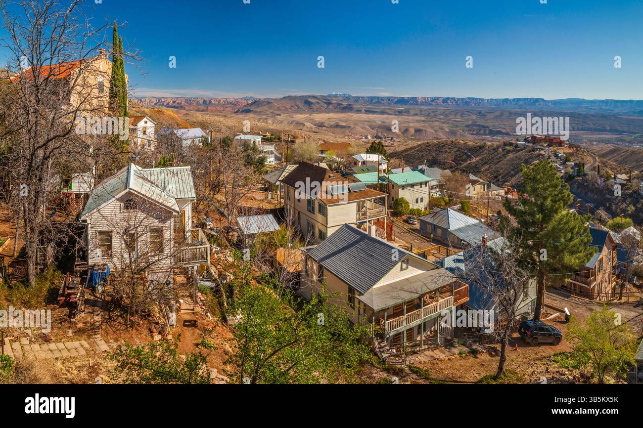 Vista panoramica della città di Jerome, affacciata sulla Verde Valley, Arizona, Stati Uniti Foto Stock