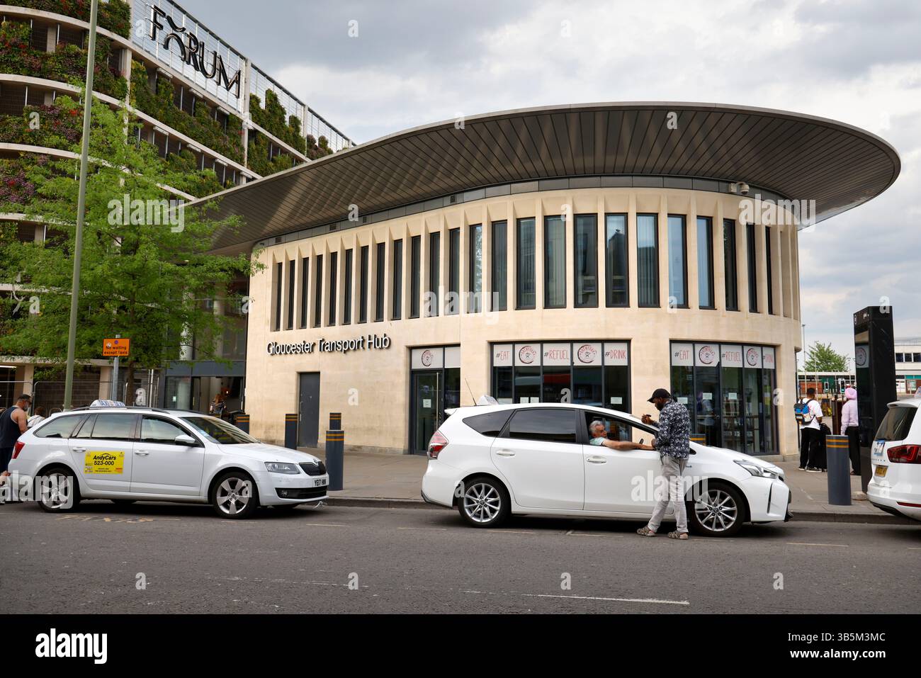 Stazione degli autobus di Gloucester Transport Hub, con posteggio taxi, Station Road, Gloucester, Gloucestershire, Regno Unito - 1 maggio 2025 foto di Andrew Higgins/Thousand Wo Foto Stock