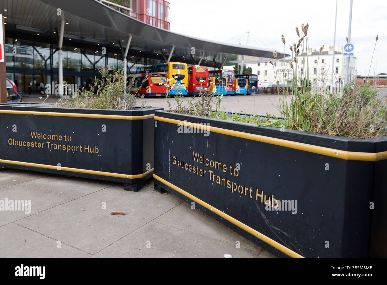 Stazione degli autobus di Gloucester Transport Hub, Station Road, Gloucester, Gloucestershire, Regno Unito - 1 maggio 2025 immagine di Andrew Higgins/Thousand Word Media Ltd © Foto Stock