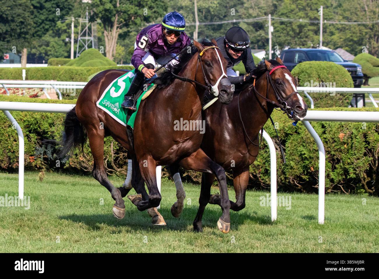 5 agosto 2022, Saratoga Springs, New York, Stati Uniti: 5 agosto, 2022: Golden Pal #5, guidato da Irad Ortiz, Jr. vince le Troy Stakes presentate da Horse Racing Ireland (Grade 3) al Saratoga Race Course di Saratoga Springs, N.Y. il 5 agosto 2022. Gary Johnson/Eclipse Sportswire/CSM (Credit Image: © Gary Johnson/CSM via ZUMA Press Wire) Foto Stock