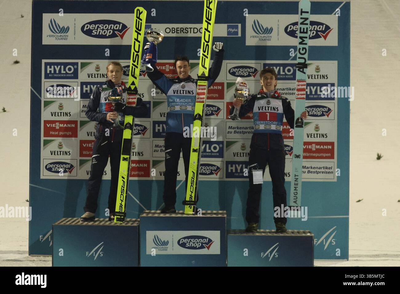 Alla gara di apertura del 73° Torneo Four Hills Oberstdorf, Oberstdorf, Germania / Germania Foto Stock