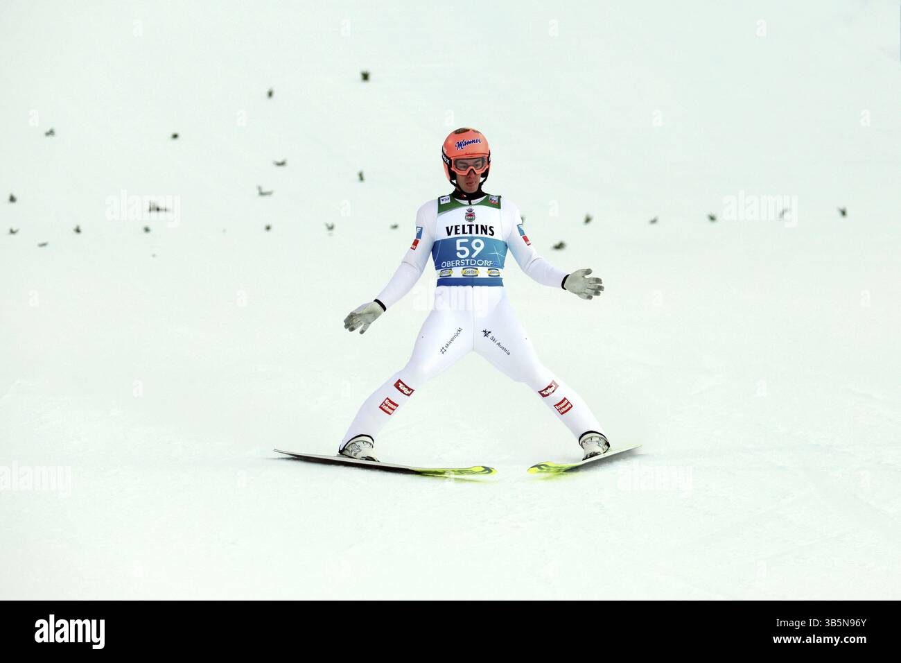 Stefan Kraft (Austria / AUT) alla qualificazione per l'evento inaugurale di salto con gli sci del 73° Torneo Four Hills di Oberstdorf, Oberstdorf, Germa Foto Stock