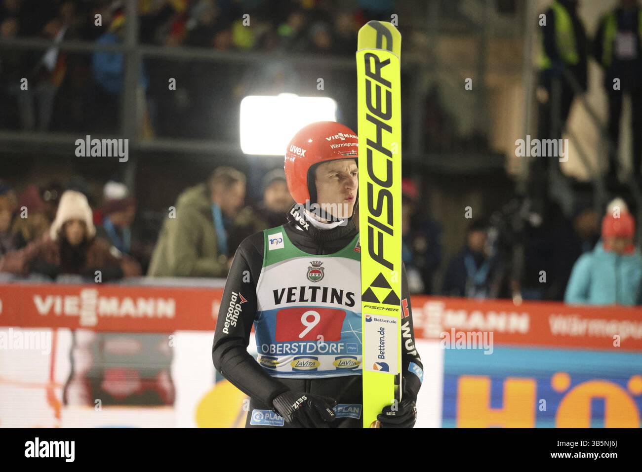 Karl Geiger (SC Oberstdorf) alla gara di apertura del 73° Torneo Four Hills Oberstdorf, Oberstdorf, Germania / Germania Foto Stock