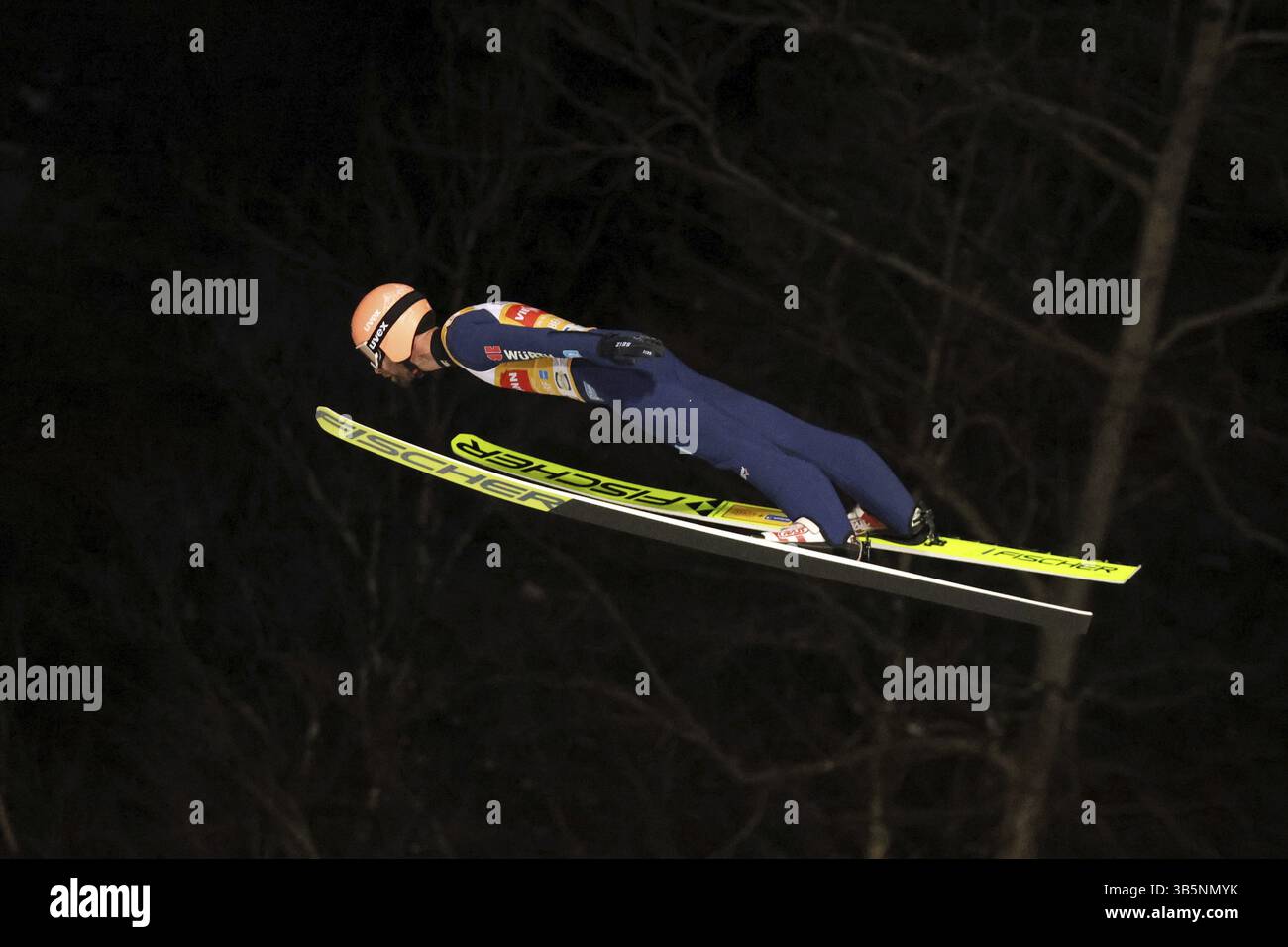 Pius Paschke (SC Kiefersfelden) alla qualificazione per l'apertura dell'evento di salto con gli sci del 73° Torneo Four Hills a Oberstdorf, Oberstdorf, GE Foto Stock