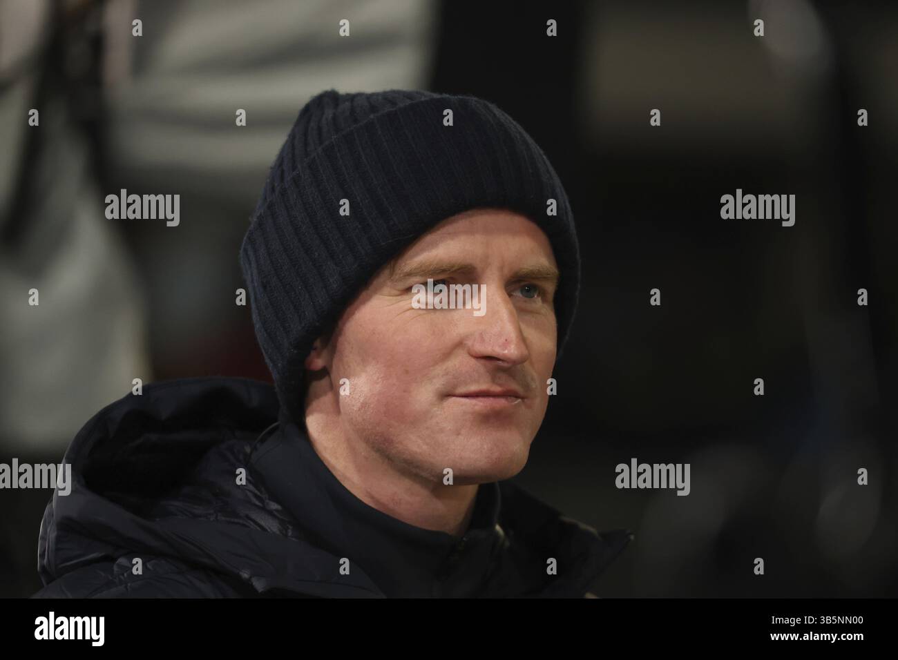 Ex saltatore di sci e pundit televisivo Severin Freund (WSV DJK Rastbuechl) alle qualifiche per l'evento di apertura di salto con gli sci del 73° Four Hills Tour Foto Stock