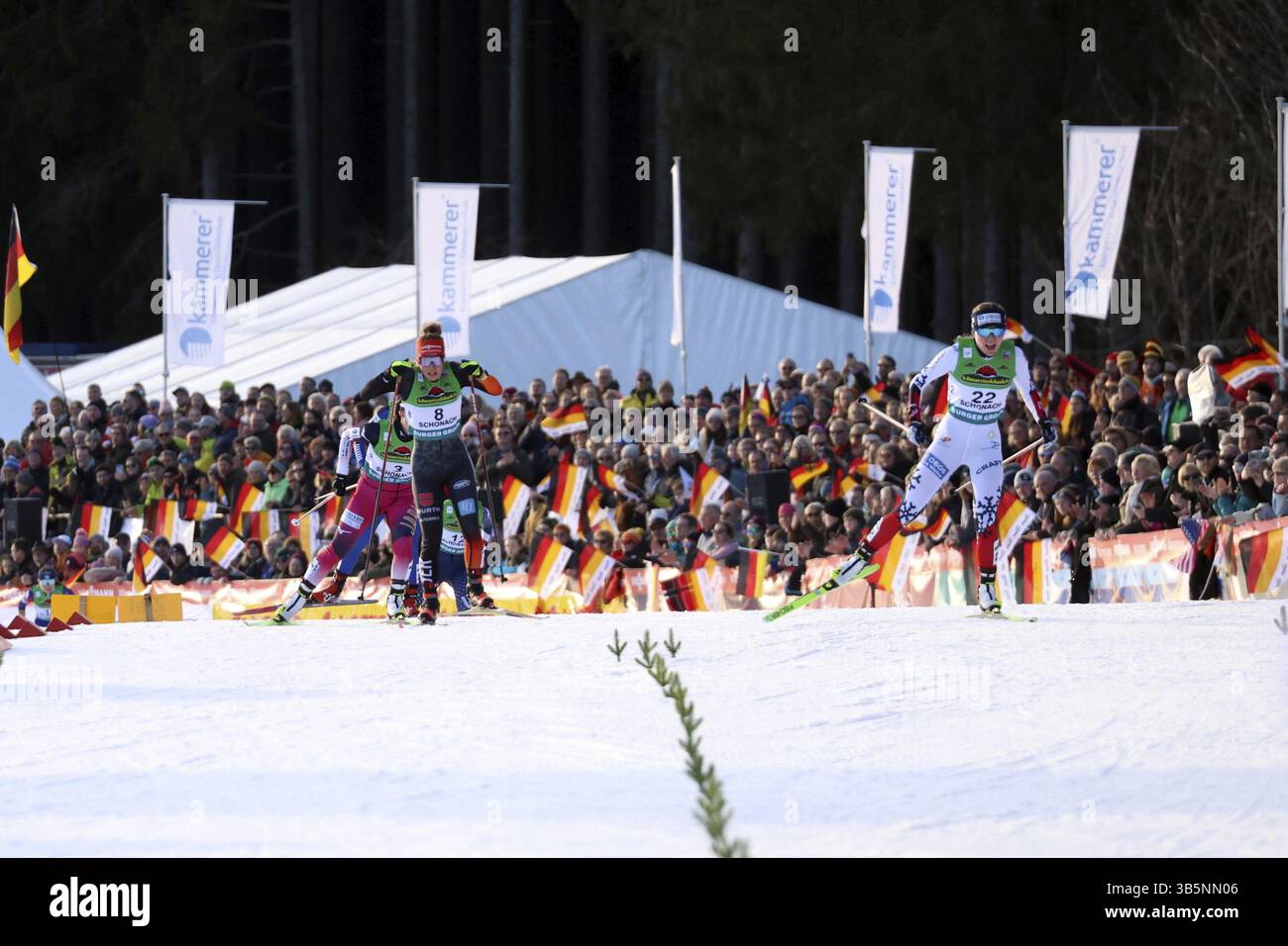 Battuta di 1,3 secondi nello sprint finale, Nathalie Armbruster (SZ Kniebis) deve fare a meno del quarto posto, Gyda Westvold Hansen Norvegia chiude questo Foto Stock
