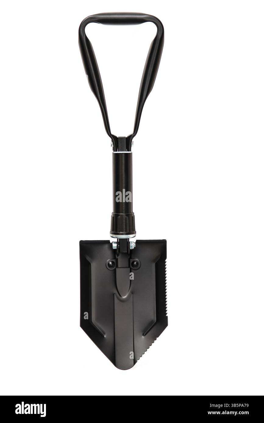 Pala da campeggio pieghevole nera isolata su sfondo bianco. Strumento portatile dell'esercito. Foto Stock