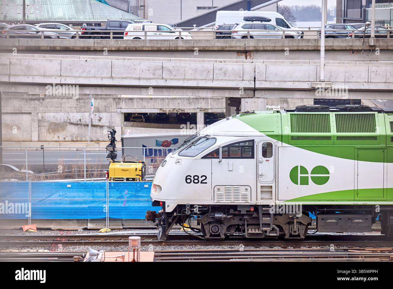 Toronto Canada capitale della provincia canadese Ontario MPI MP54AC locomotiva 682 GO Transit Foto Stock