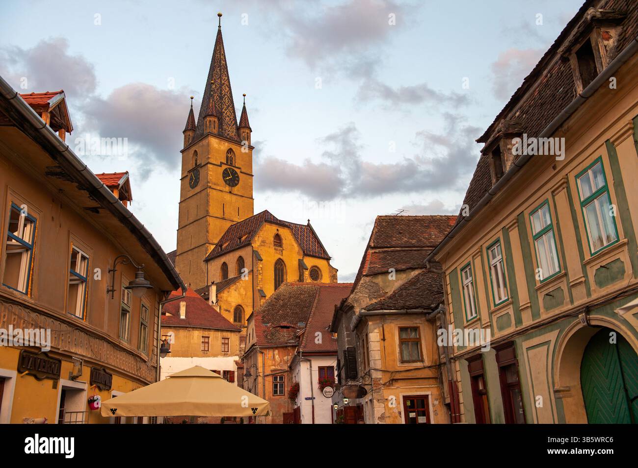 L'affascinante città medievale di Sibiu, Transilvania, Romania, Europa orientale Foto Stock