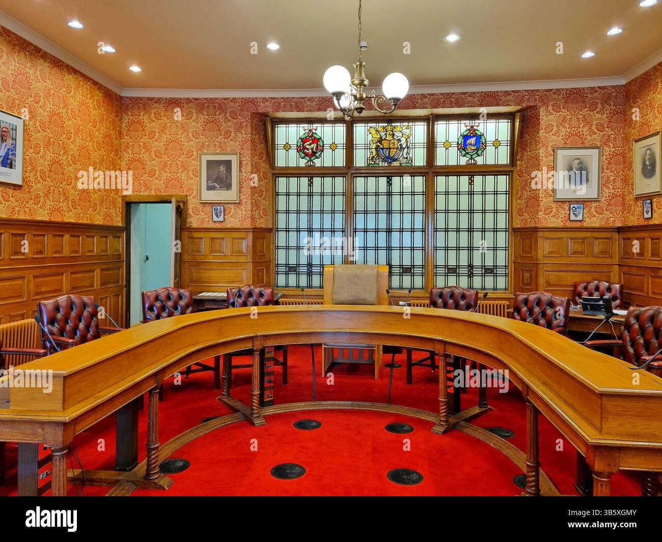 L'interno della camera del Consiglio legislativo di Tynwald, il Parlamento dell'Isola di Man a Douglas Foto Stock