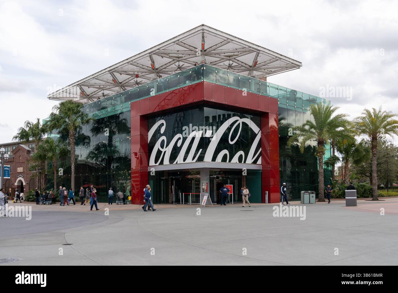 Orlando, Florida, USA - 28 gennaio 2022: Un Coca-Cola Store a Disney Springs a Orlando, Florida, Coca-Cola Company è una società americana per nonalc Foto Stock