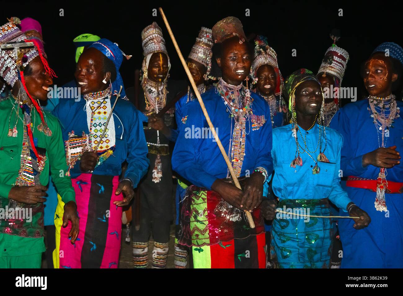 Membri delle tribù nomadi Wodaabe, regione del lago Ciad, Ciad Foto Stock