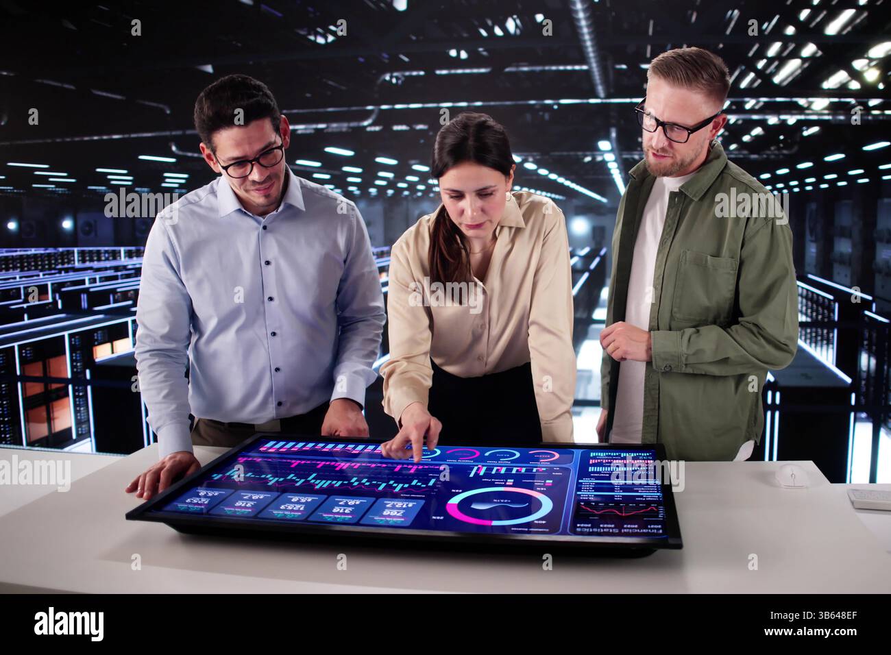 Team del data center Configurazione di Cloud Server per la sicurezza di rete Foto Stock