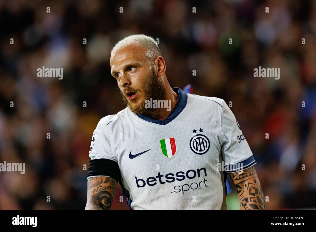 Barcellona, Spagna - 04 30 2025: Federico Dimarco visto durante la partita di UEFA Champions League tra le squadre del FC Barcelona e dell'Internazionale Milano Foto Stock Barcellona, Spagna - 04 30 2025: Federico Dimarco visto durante la partita di UEFA Champions League tra le squadre del FC Barcelona e dell'Internazionale Milano Foto Stock