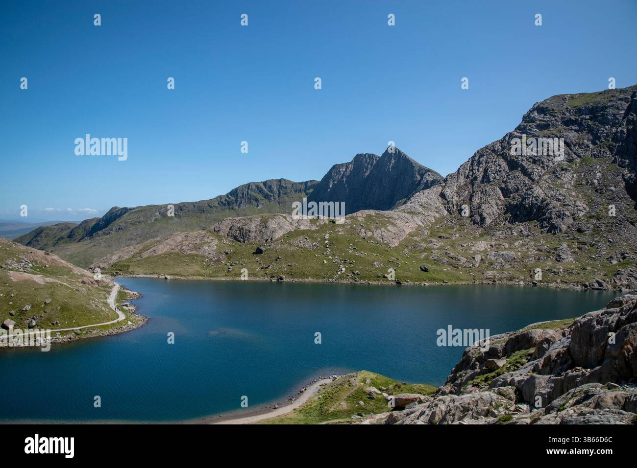 I laghi vicino a Snowdon. la montagna più alta del galles Foto Stock