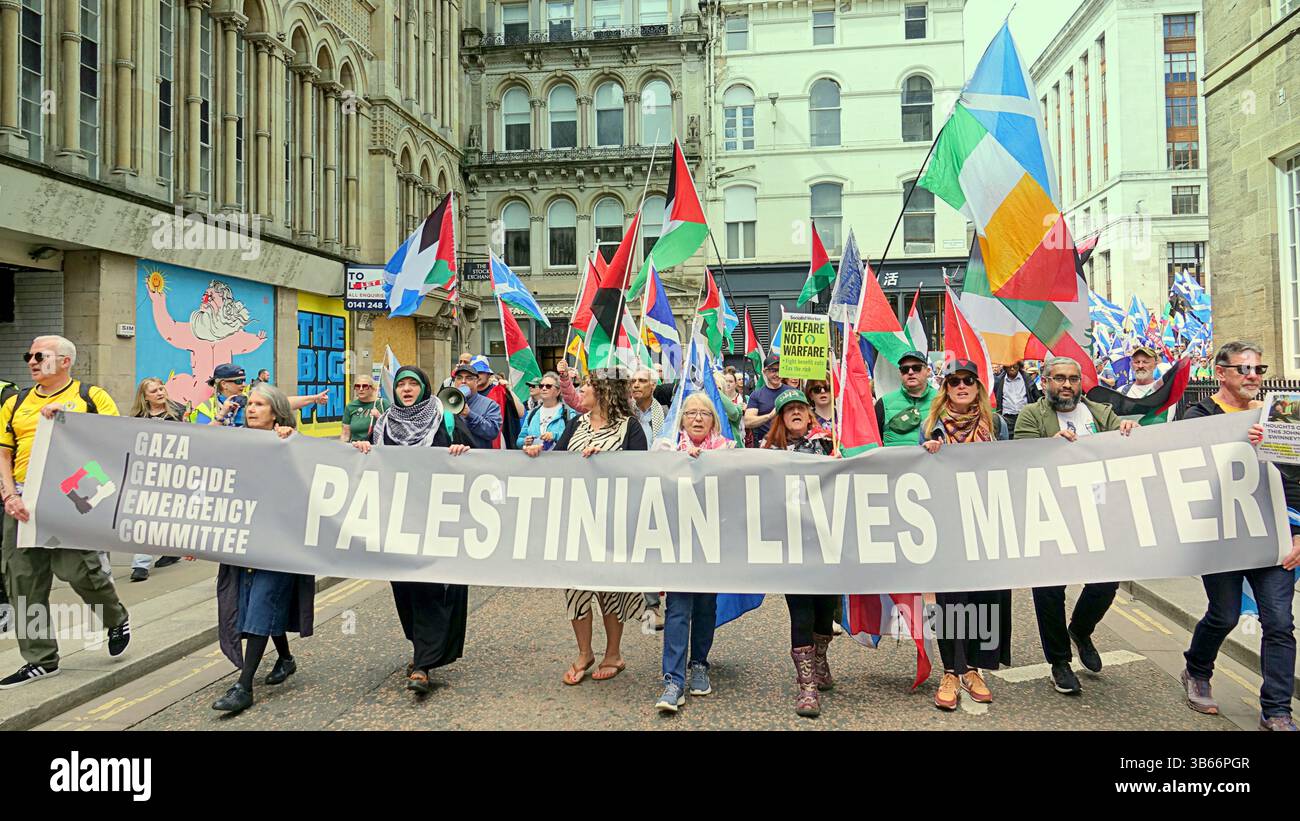 Glasgow, Scozia, Regno Unito. 3 maggio 2025. marcia per l'indipendenza attraverso il centro della città oggi. Credit Gerard Ferry/Alamy Live News Foto Stock