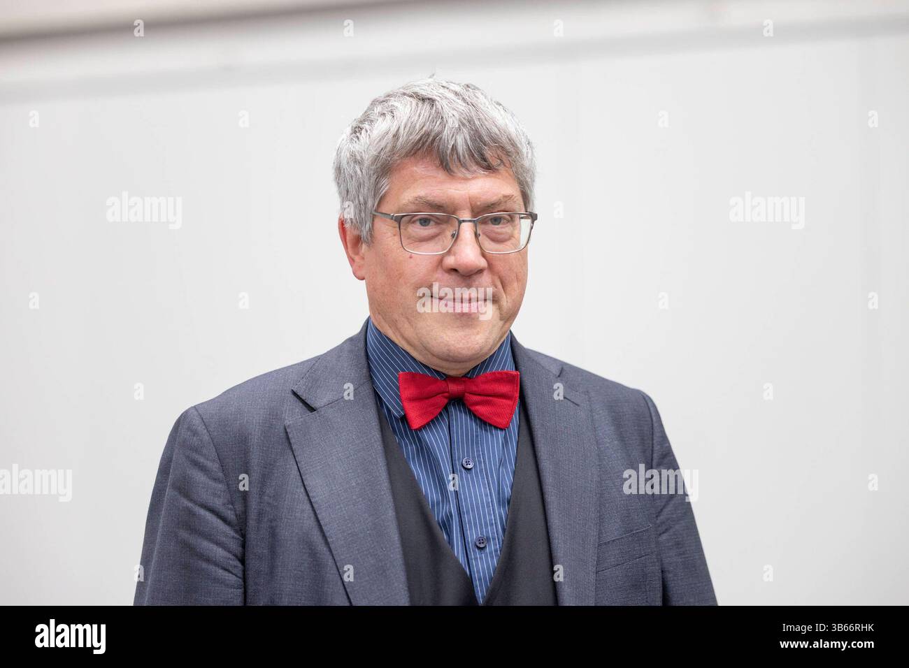 Landesbischof der Evangelischen Kirche in Mitteldeutschland und Friedensbeauftragter des Rates der Evangelischen Kirche in Deutschland EKD, Friedrich Kramer, AM 03.05.2025 beim 39. Deutschen Evangelischen Kirchentag ad Hannover. SOLO USO EDITORIALE *** Vescovo della Chiesa evangelica nella Germania centrale e Commissario per la Pace del Consiglio della Chiesa evangelica in Germania EKD , Friedrich Kramer, il 03 05 2025 al 39° Congresso della Chiesa protestante tedesca ad Hannover USO EDITORIALE SOLO Copyright: epd-bild/Paul-PhilippxBraun 030525 ppb-117 Foto Stock