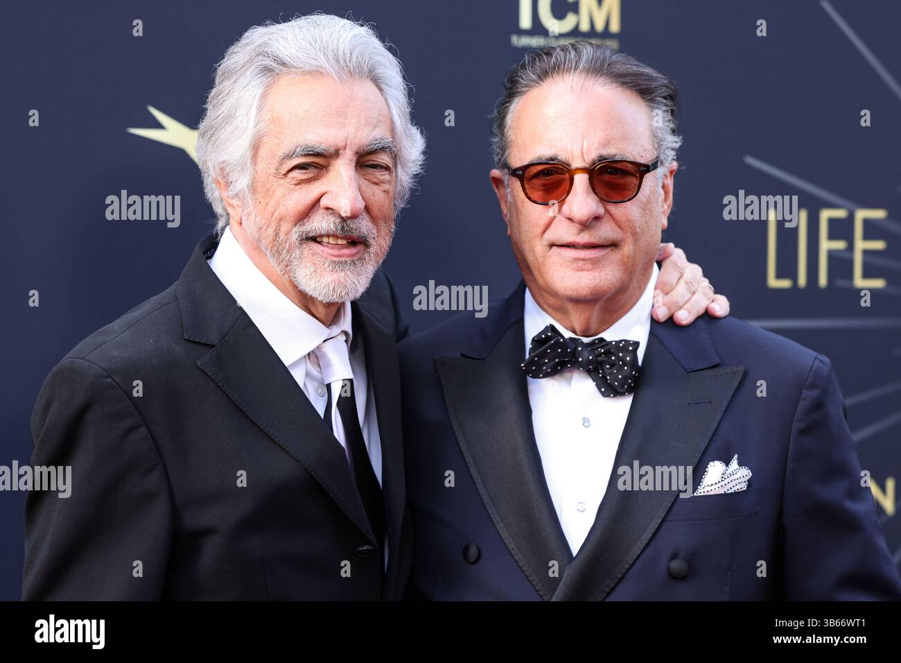 HOLLYWOOD, LOS ANGELES, CALIFORNIA, USA - APRILE 26: Joe Mantegna e Andy Garcia arrivano al 50° premio annuale AFI (American Film Institute) Life Achievement Award 2025 in onore di Francis Ford Coppola tenutosi al Dolby Theatre il 26 aprile 2025 a Hollywood, Los Angeles, California, Stati Uniti. (Foto di Xavier Collin/Image Press Agency) Foto Stock
