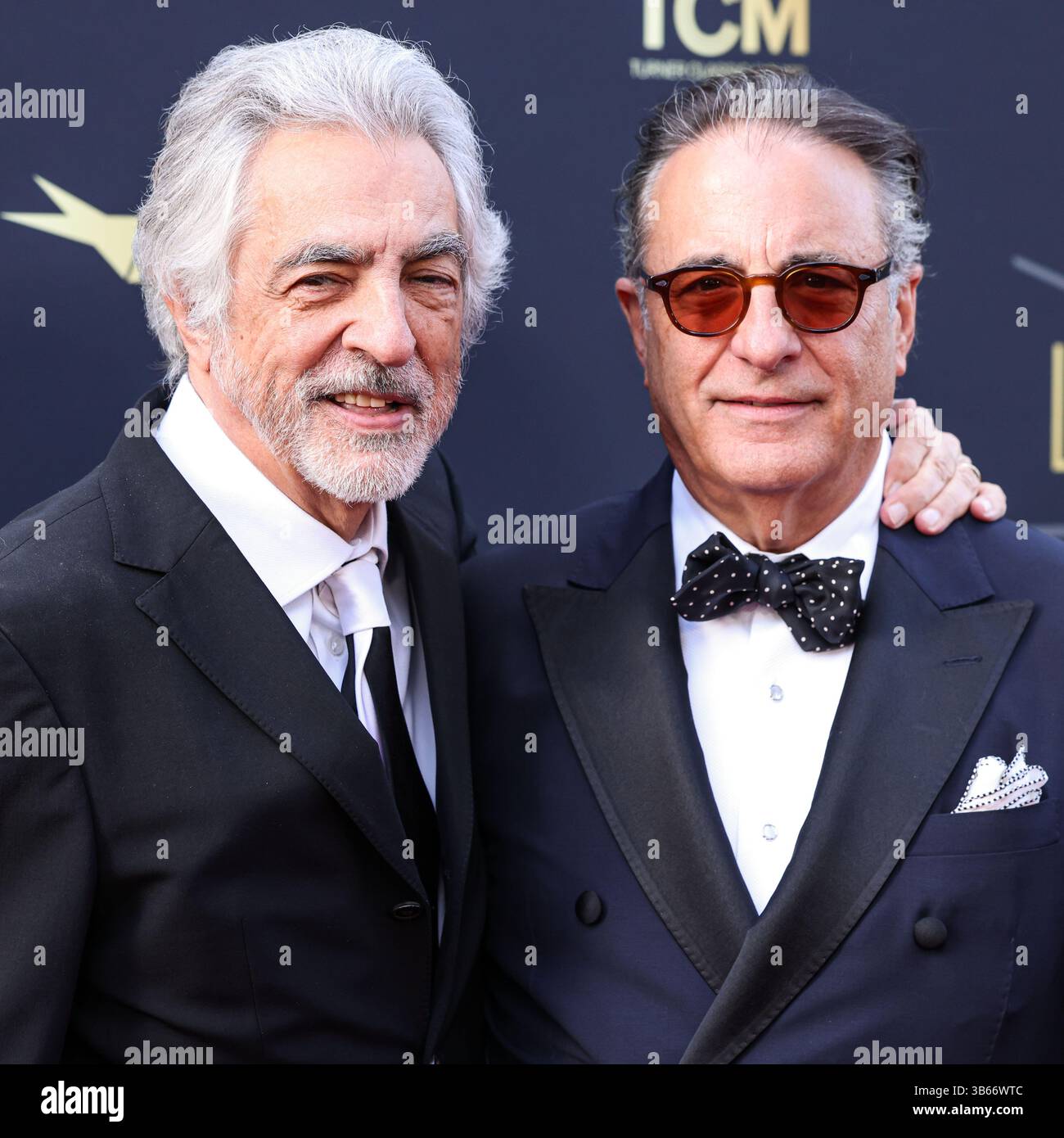 HOLLYWOOD, LOS ANGELES, CALIFORNIA, USA - APRILE 26: Joe Mantegna e Andy Garcia arrivano al 50° premio annuale AFI (American Film Institute) Life Achievement Award 2025 in onore di Francis Ford Coppola tenutosi al Dolby Theatre il 26 aprile 2025 a Hollywood, Los Angeles, California, Stati Uniti. (Foto di Xavier Collin/Image Press Agency) Foto Stock