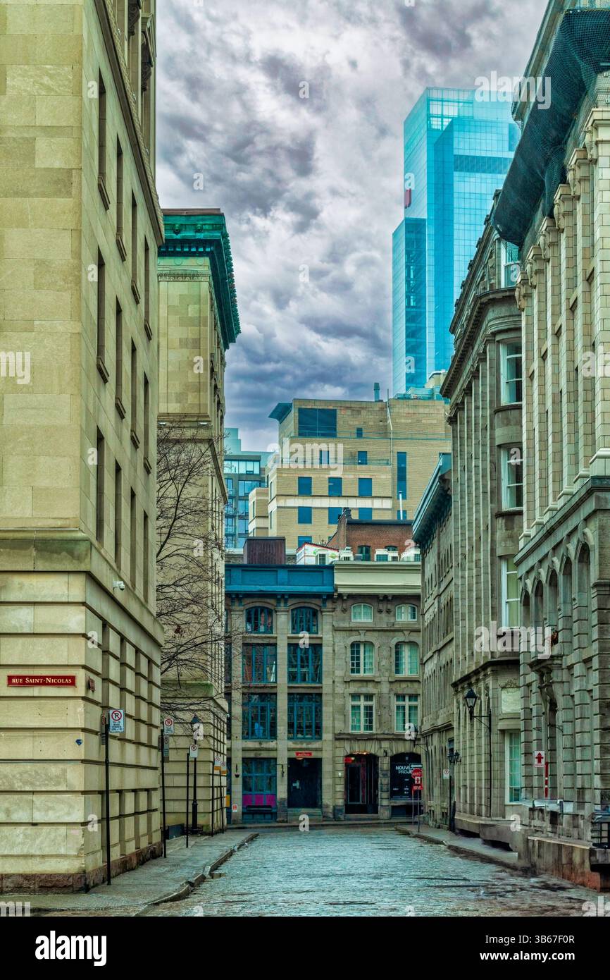 Strada nella vecchia Montreal Foto Stock