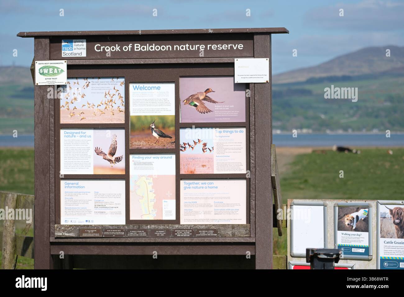 Scheda informativa presso la riserva naturale Crook of Baldoon accanto a Wigtown Bay, Galloway, gestita da RSPB Scotland Foto Stock