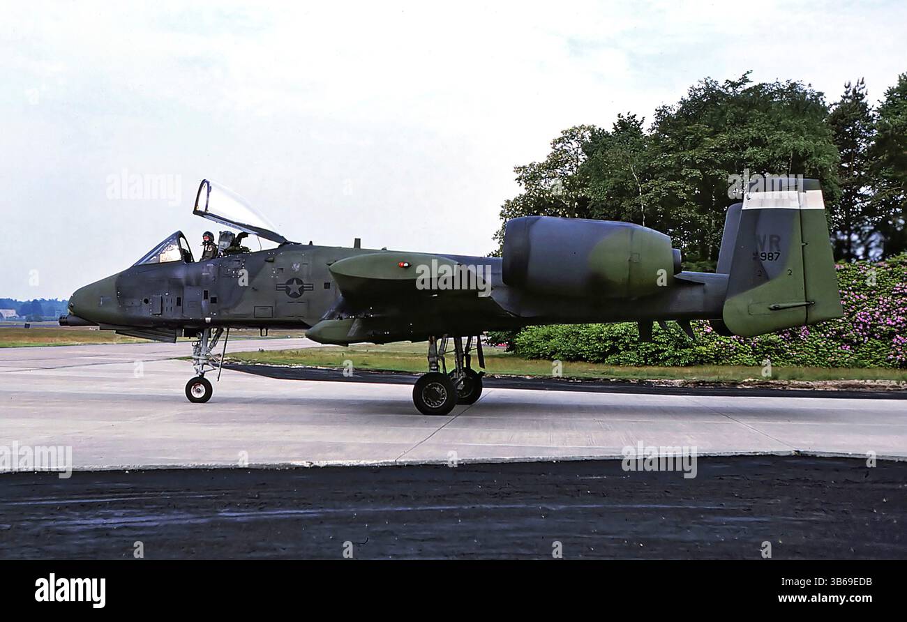 Un A-10A della U.S. Air Force pronto a partire dalla base aerea di Soesterberg, 1985. Foto Stock