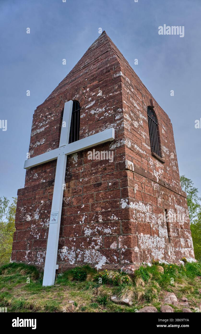 Faro rotante con Croce di Pasqua, Beacon Hill, Penrith, Cumbria Foto Stock