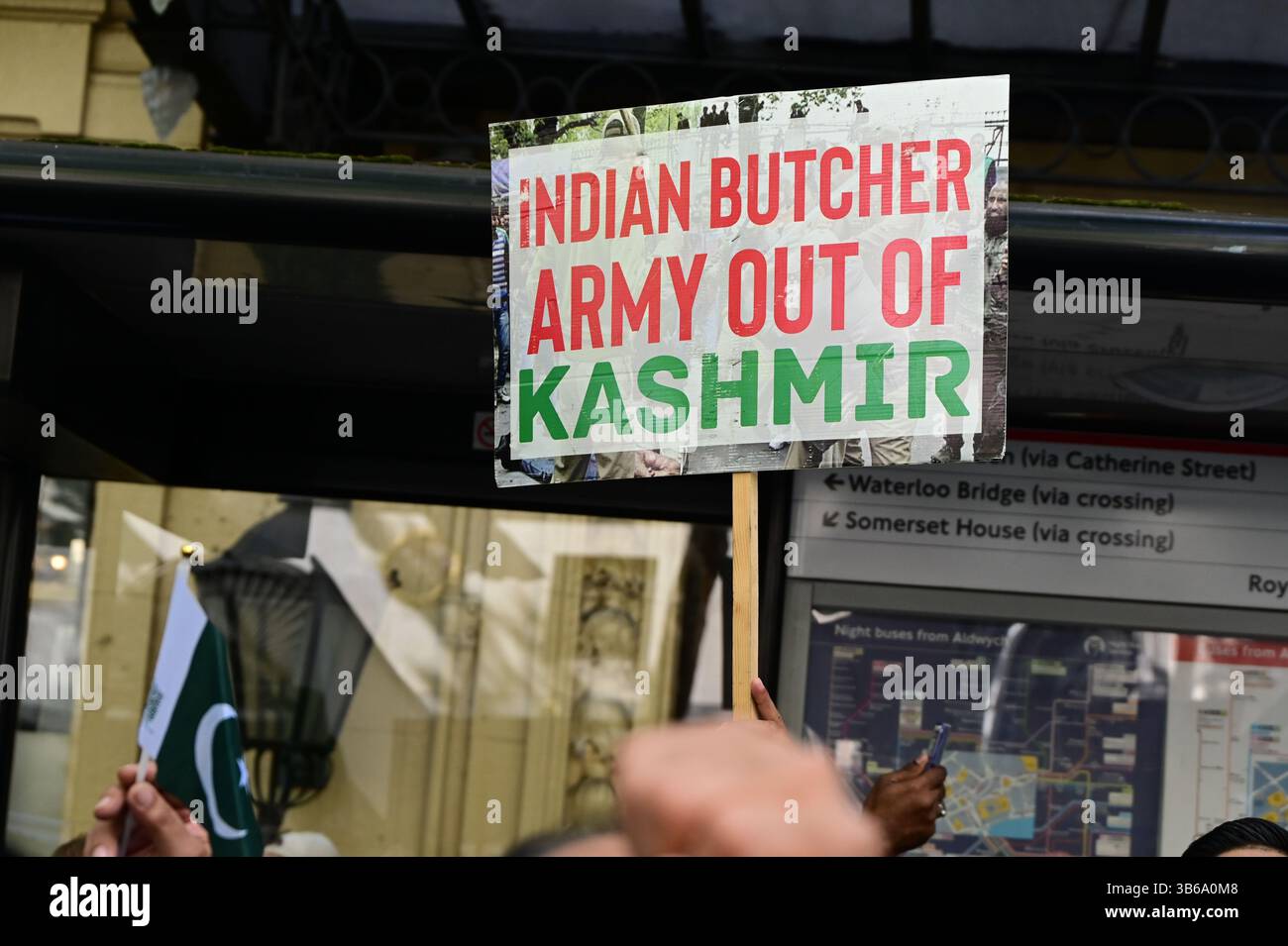 LONDRA, REGNO UNITO. 3 maggio 2025. Pakistan, Kashmir e Sikh protestarono contro il terrorismo sponsorizzato dallo stato indiano. I manifestanti sostengono che il regime modi in India ha effettuato un attacco di falsa bandiera sostenendo che si trattava di un attacco terroristico il 22 aprile 2025 a Pahalgam, Jammu e Kashmir. Inoltre, il regime modi in India sta violando il diritto internazionale interrompendo l'approvvigionamento idrico al Kashmir di fronte all'alta commissione indiana di Londra, Regno Unito. (Foto di 李世惠/SEE li/Picture Capital) credito: Vedi li/Picture Capital/Alamy Live News Foto Stock