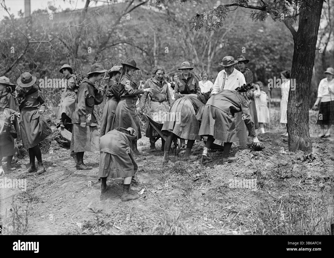 Ragazze scout giardinaggio, 1917. Foto Stock