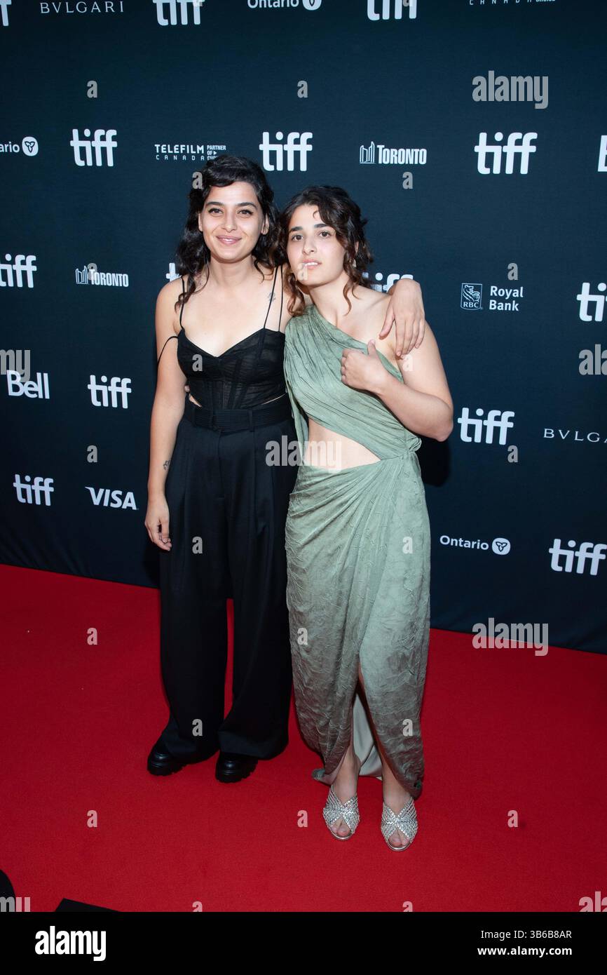 8 settembre 2022, Toronto, ON, Canada: Nathalie e Manai Issa assistono alla premiere di gala serale di apertura di ''The Swimmers'' durante il Toronto International Film Festival 2022 alla Roy Thomson Hall l'8 settembre 2022 a Toronto, Ontario. (Immagine di credito: © imageSPACE tramite ZUMA Press Wire) Foto Stock