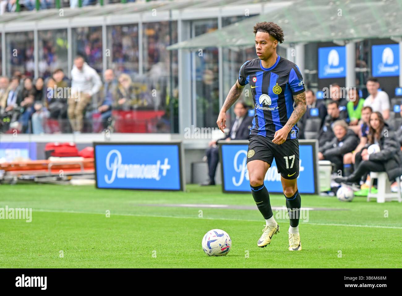 28 aprile 2024, Milano, null, Italia: Milano, Italia. 28 aprile 2024. Tajon Buchanan (17) dell'Inter visto durante la partita di serie A tra Inter e Torino al Giuseppe Meazza di Milano. (Immagine di credito: © Gonzales Photo/Gonzales Photo tramite ZUMA Press) Foto Stock