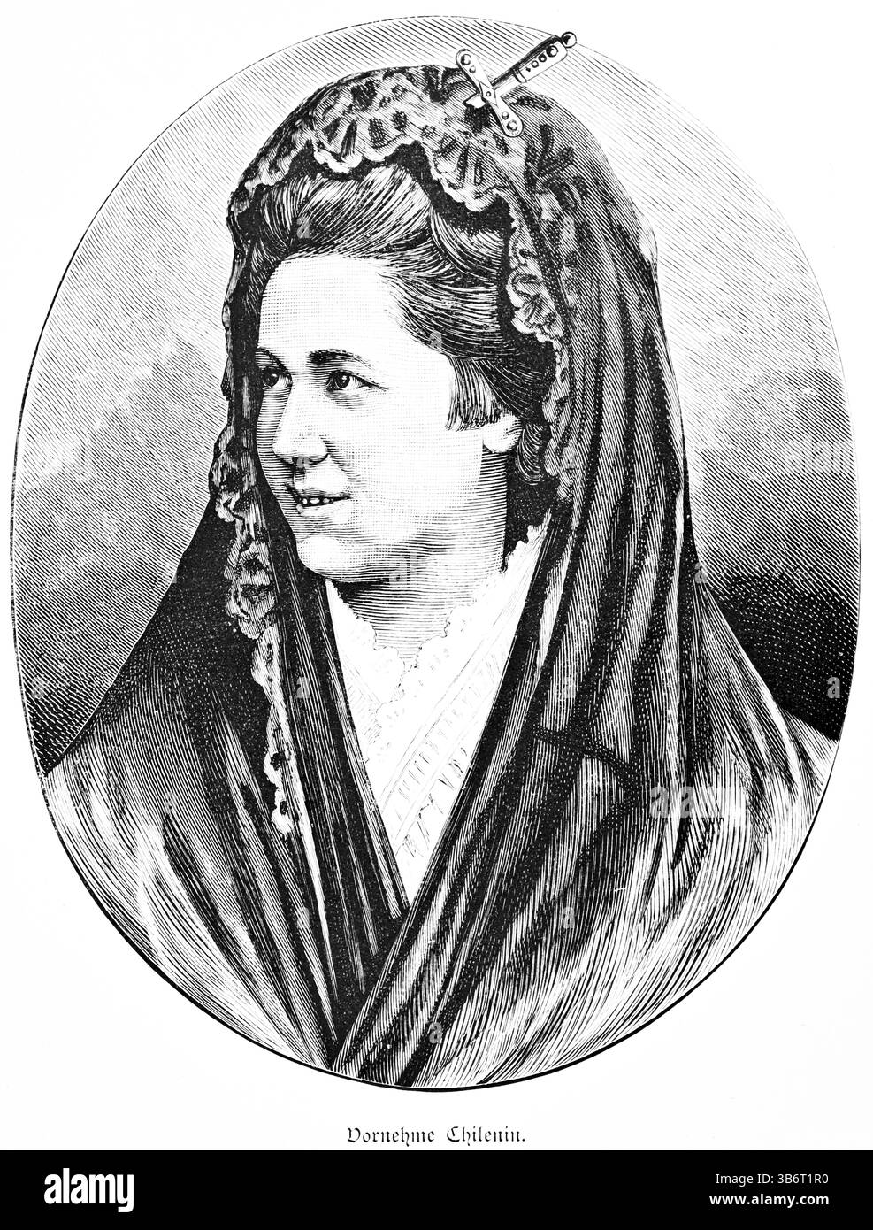 Ritratto di una nobile donna cilena con foulard decorato, giovane donna, capelli scuri dritti pettinati, gioielli per capelli, look amichevole lateralmente, sorriso Foto Stock