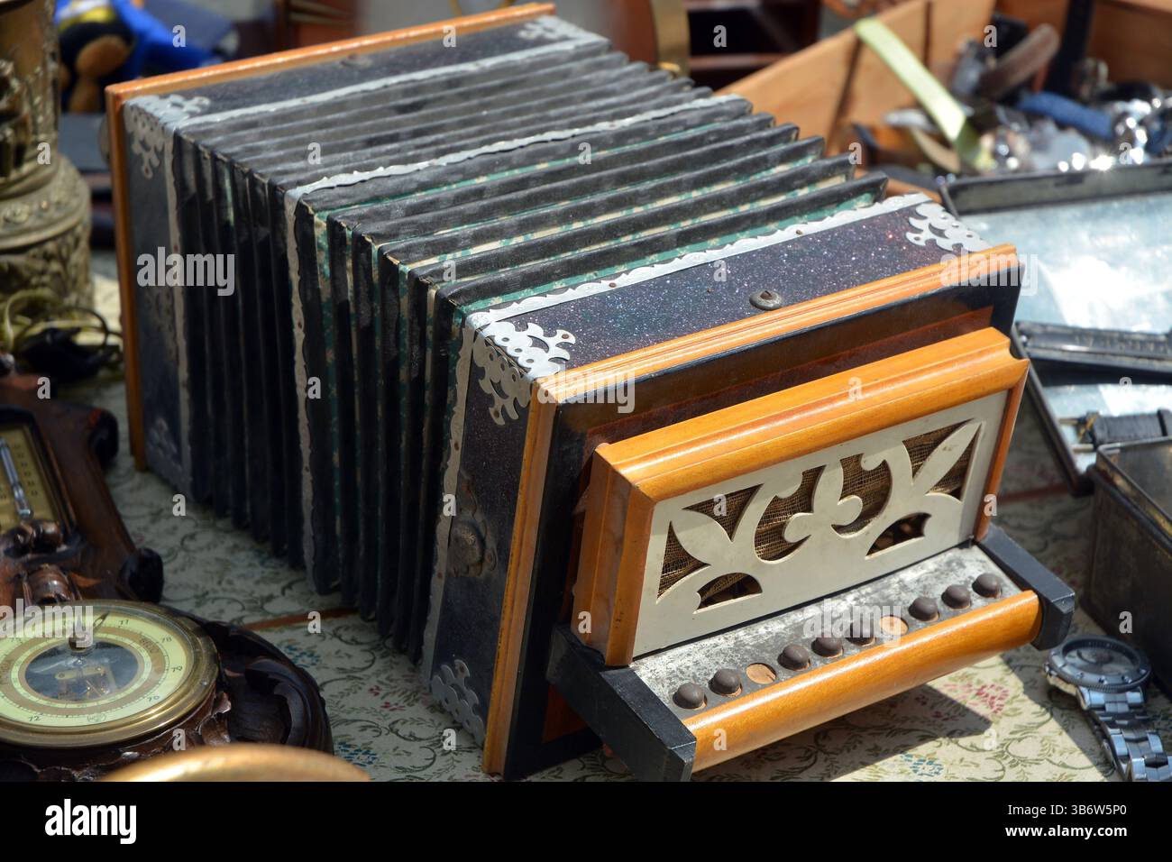 Castelnuovo don Bosco, Piemonte, Italia -04/25/2022- il mercato annuale dell'antiquariato e dell'annata Foto Stock