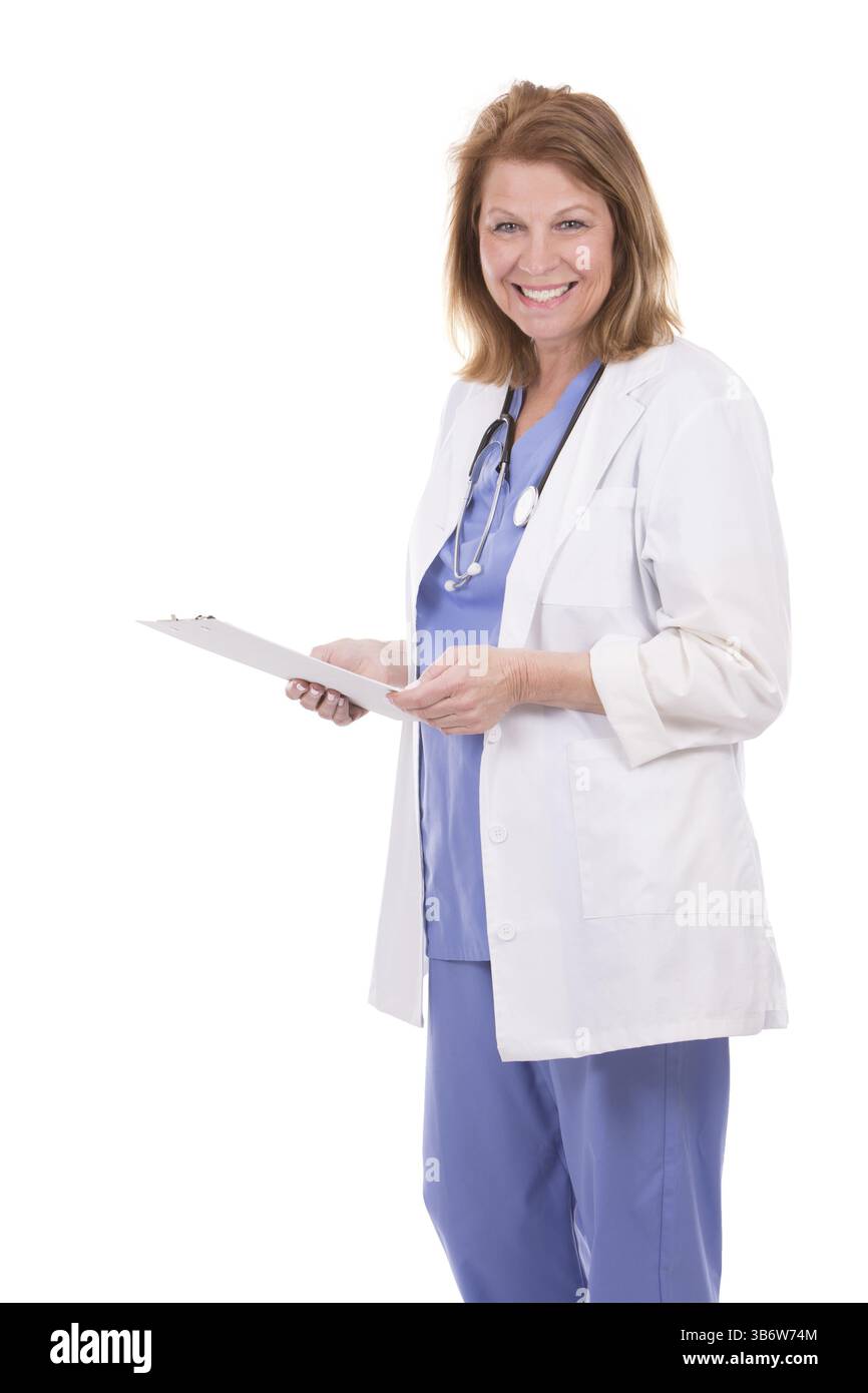 Donna caucasica che indossa scrub medico su sfondo bianco, Toronto, Canada, Nord America Foto Stock