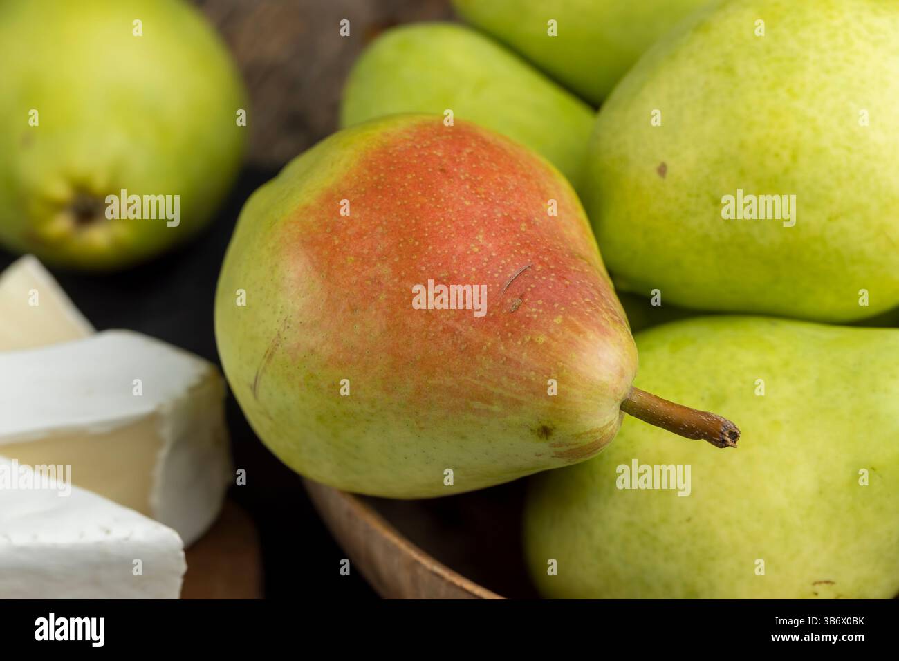 formaggio cremoso morbido con muffa bianca e formaggio fuso ammuffito Foto Stock