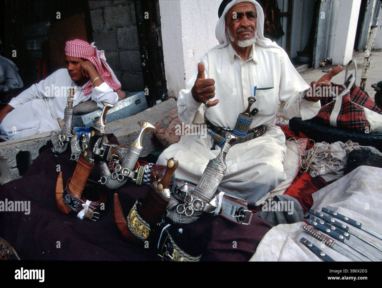 Vendere pugnali, mercato Najran Foto Stock