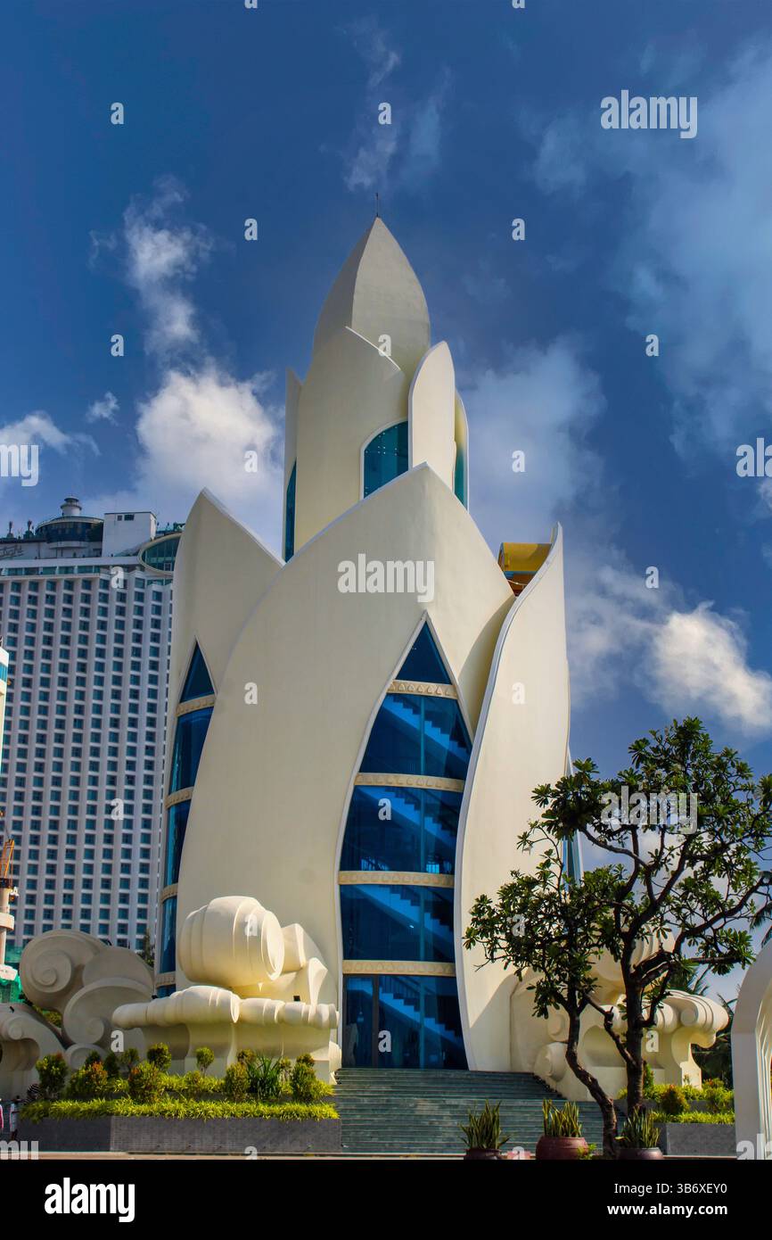 Vietnam, Nha Trang. Torre in legno di agarwood (Tháp Trầm Hương) Foto Stock