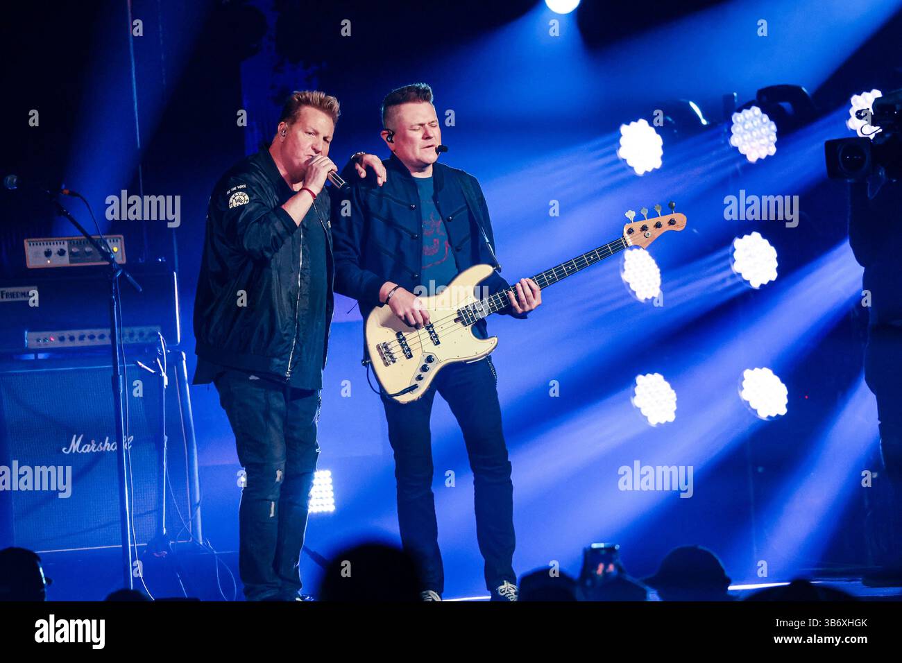 Austin, Stati Uniti. 4 maggio 2025. Gary Levox dei Rascal Flatts si esibisce durante l'iHeart Country Festival al Moody Center il 3 maggio 2025 ad Austin, Texas. Foto: Ozzie Bloom/imageSPACE/Sipa USA credito: SIPA USA/Alamy Live News Foto Stock