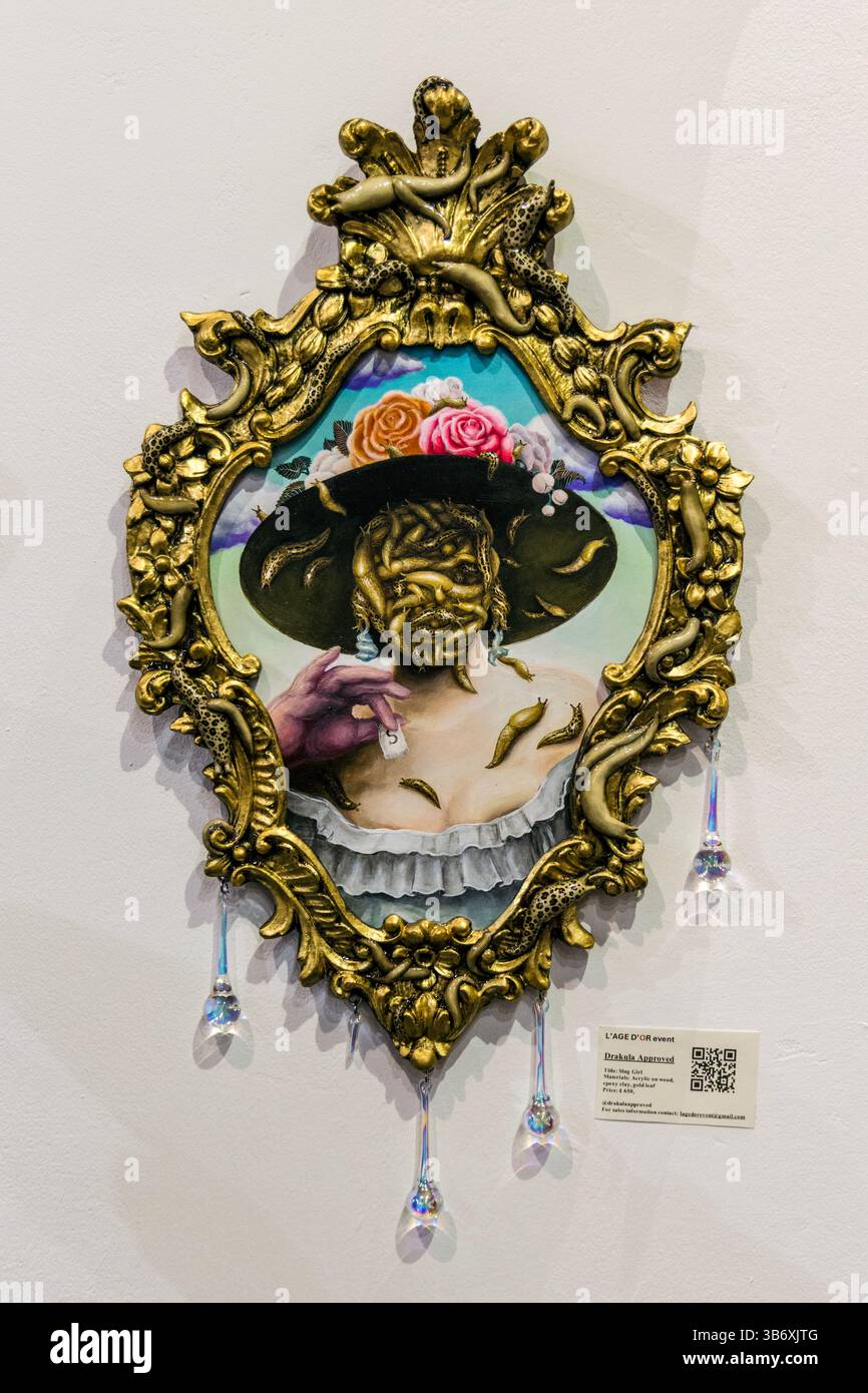 2 maggio 2025 - opere d'arte di Drakula approvate, festa di apertura serale per la mostra collettiva d'arte surrealista l'Age D'Or, Hoxton Arches, Londra, Inghilterra Foto Stock