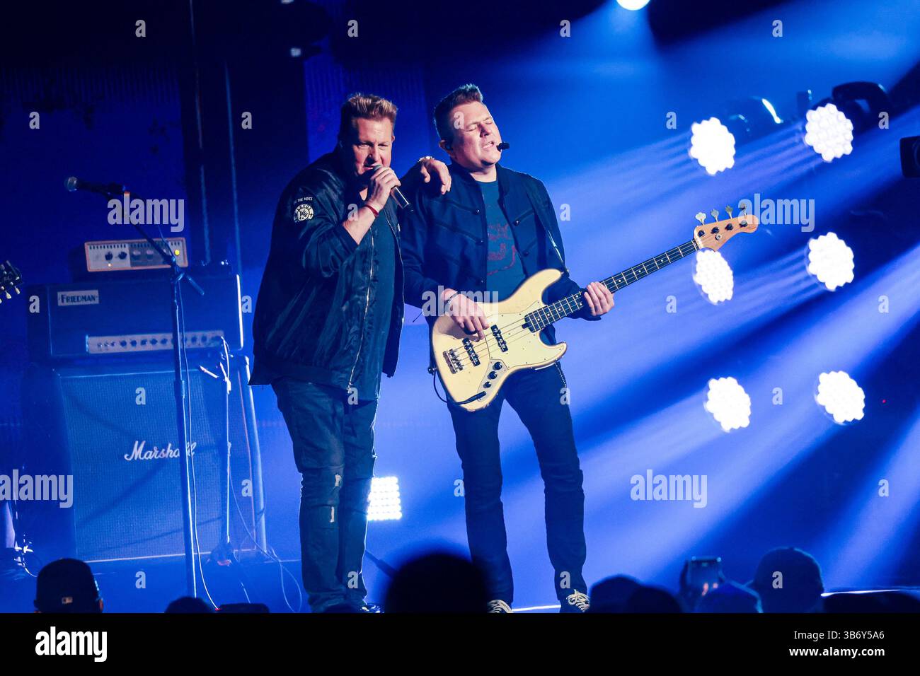 Gary Levox dei Rascal Flatts si esibisce durante l'iHeart Country Festival al Moody Center il 3 maggio 2025 ad Austin, Texas. Foto: Ozzie Bloom/imageSPACE/MediaPunch Foto Stock