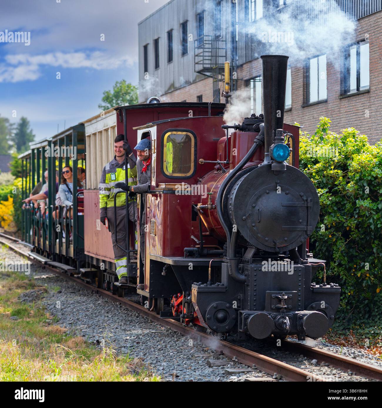 1906 locomotiva a vapore Yvonne a Stoomtrein Maldegem-Eeklo, associazione ferroviaria storica presso l'ex stazione NMBS di Maldegem, Fiandre orientali, Belgio Foto Stock