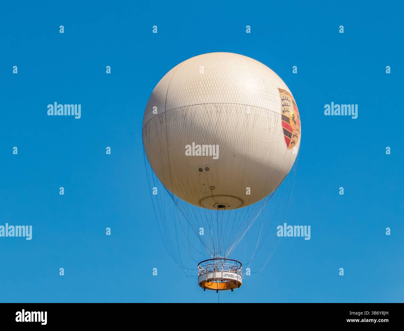 Georgia, Tbilisi. Escursione in mongolfiera su Tbilisi, capitale della Georgia. Foto Stock