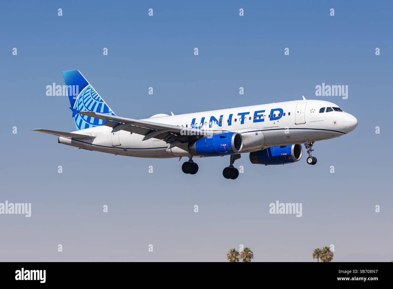 Burbank, Stati Uniti - 10 ottobre 2024: Aereo Airbus A319 della United Airlines all'aeroporto di Burbank negli Stati Uniti. Foto Stock
