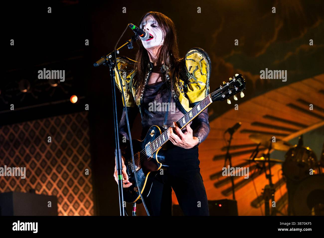 Milano, Italia. 4 maggio 2025. Lucio corsi si esibisce dal vivo all'Alcatraz di Milano, il 4 maggio 2025 Credit: Mairo Cinquetti/Alamy Live News Foto Stock