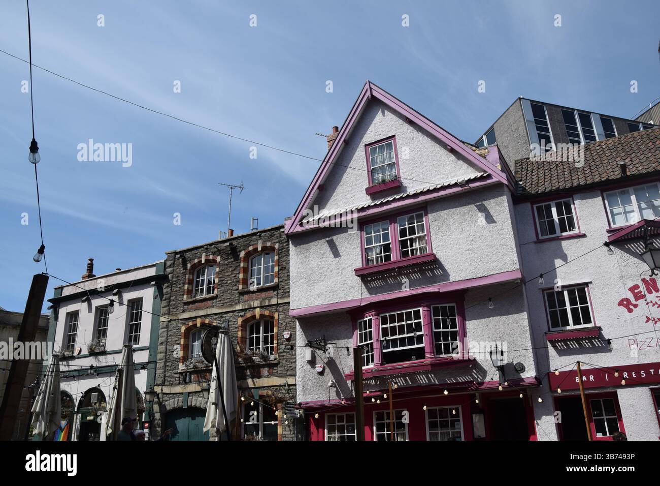 Storica King Street, la principale attrazione turistica di Bristol, Inghilterra, Regno Unito. Aprile 30 2025. Foto Stock