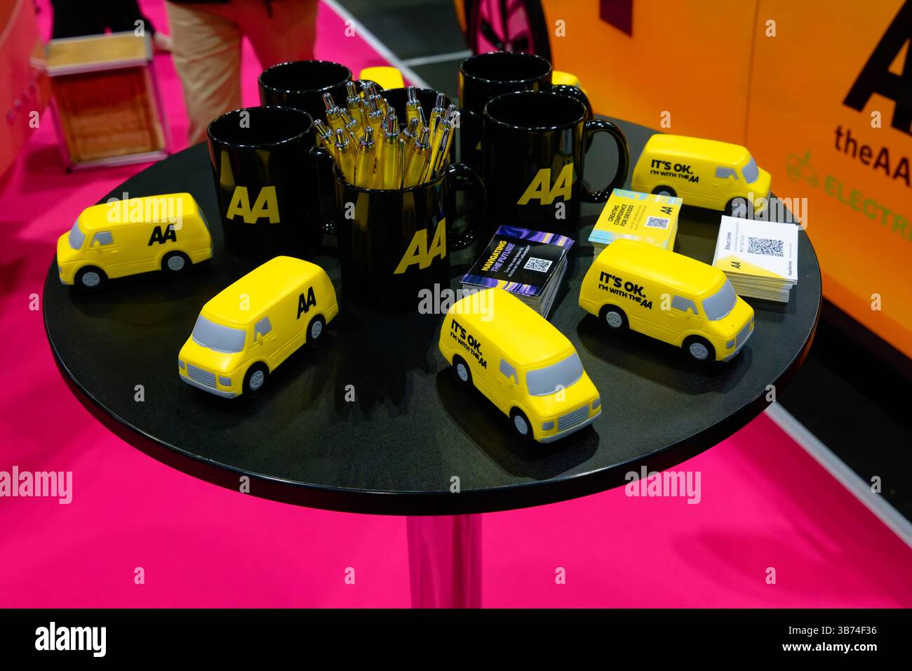 Marketing Using stress Relief Grip Toy AA van at Everything Electric Show, Londra 2025 Foto Stock