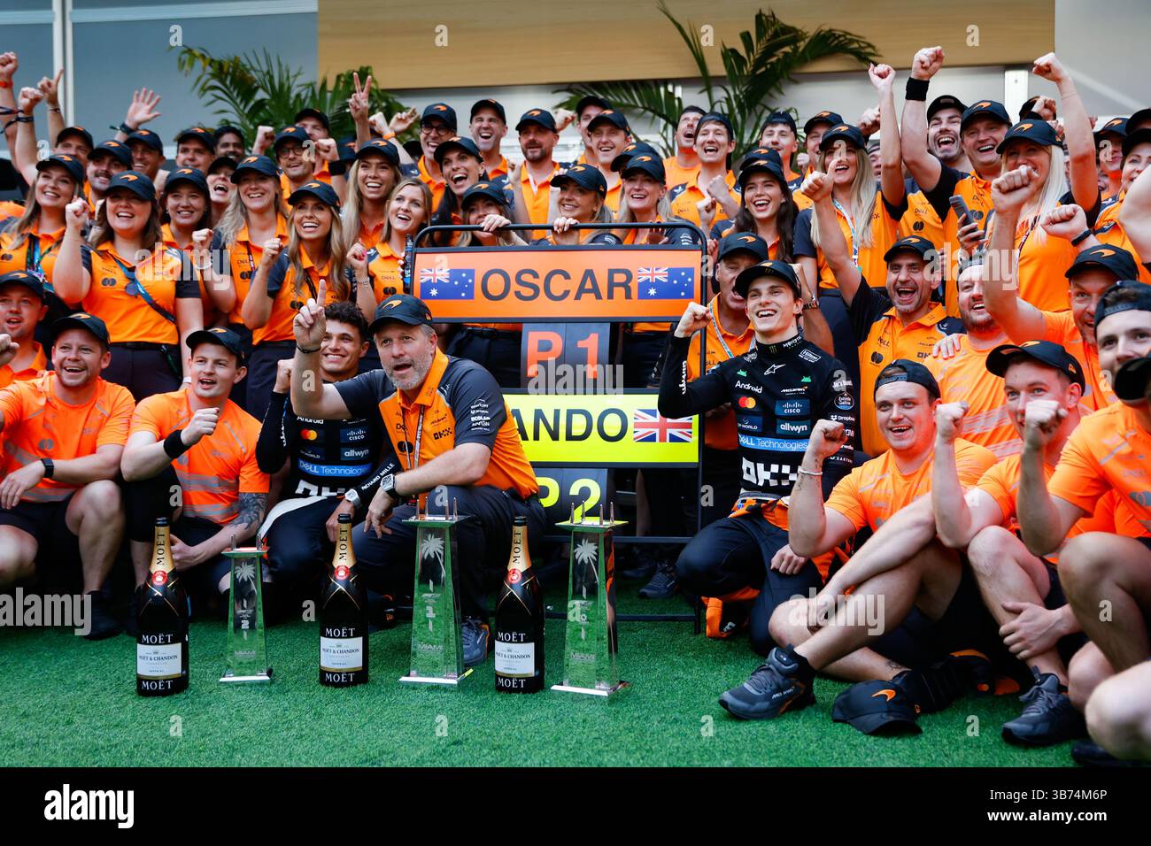 Miami Gardens, Stati Uniti. 4 maggio 2025. N. 4 Lando Norris (GBR, McLaren F1 Team), Zak Brown (USA, McLaren Formula 1 Team), n. 81 Oscar Piastri (AUS, McLaren F1 Team), Gran Premio di F1 di Miami all'autodromo internazionale di Miami il 4 maggio 2025 a Miami Gardens, Stati Uniti d'America. (Foto di HOCH ZWEI) credito: dpa/Alamy Live News Foto Stock