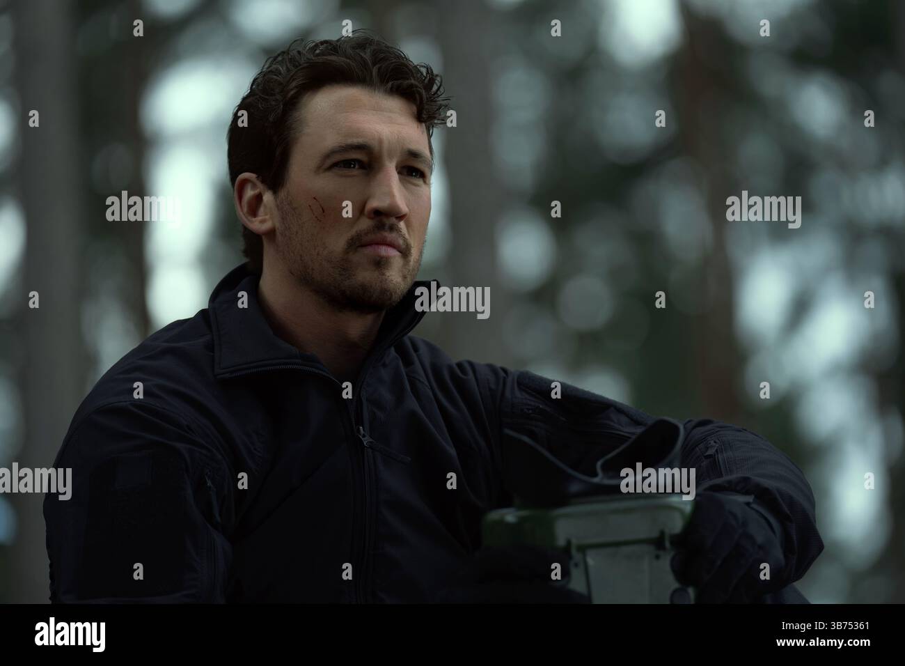 MILES TELLER in THE GORGE (2025), diretto da SCOTT DERRICKSON. Credito: Apple Original Films / album Foto Stock