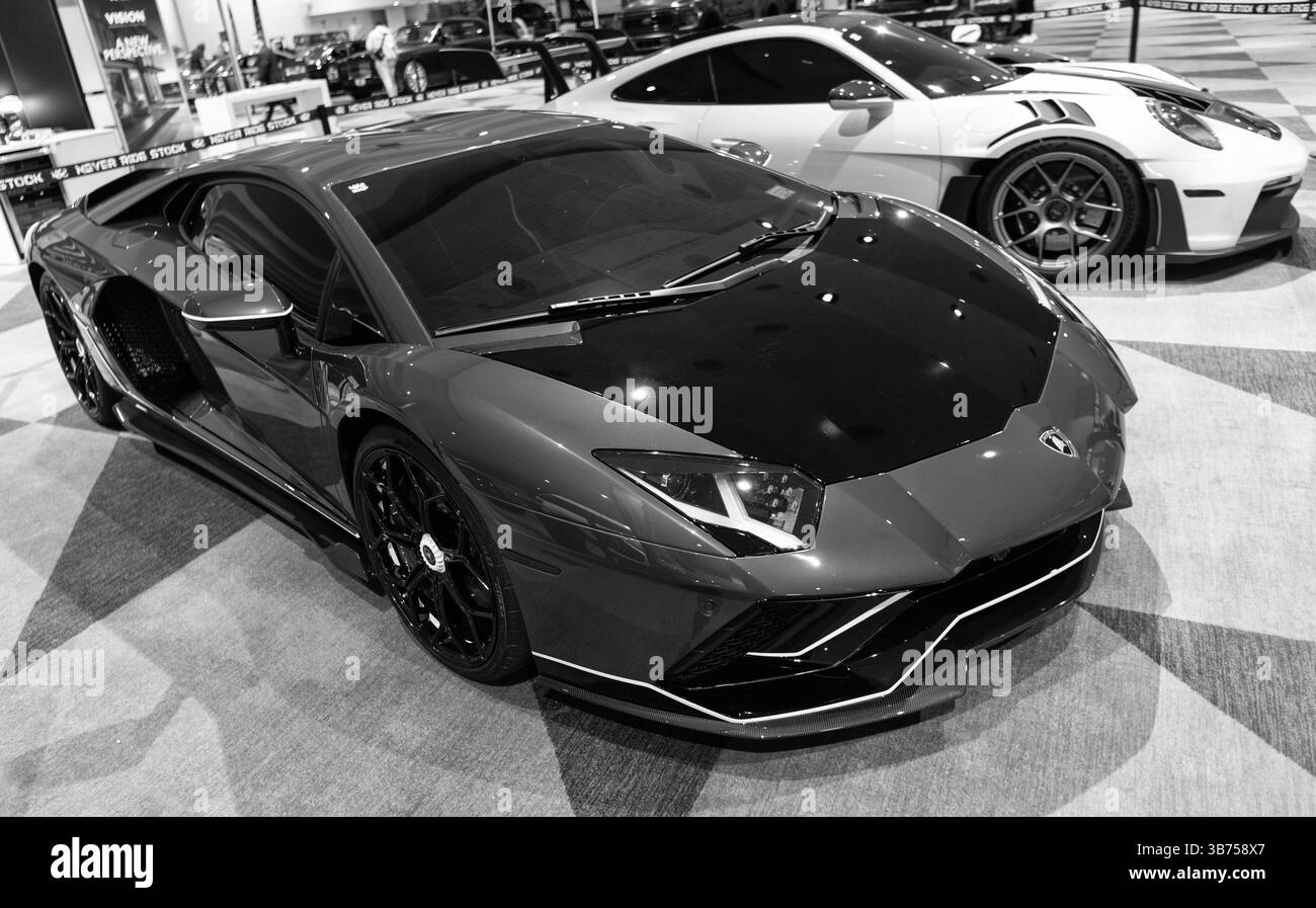 New York City, USA - 27 marzo 2024: Supercar Lamborghini Aventador al New York International Auto Show, vista angolo Foto Stock