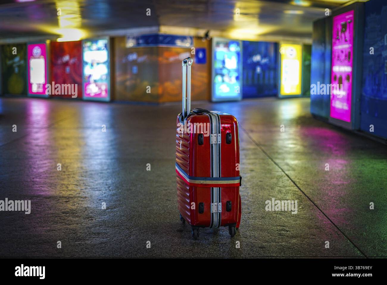 Immagine della città di Macau e della valigia. Luogo di tiro: Macau Regione amministrativa Speciale Foto Stock